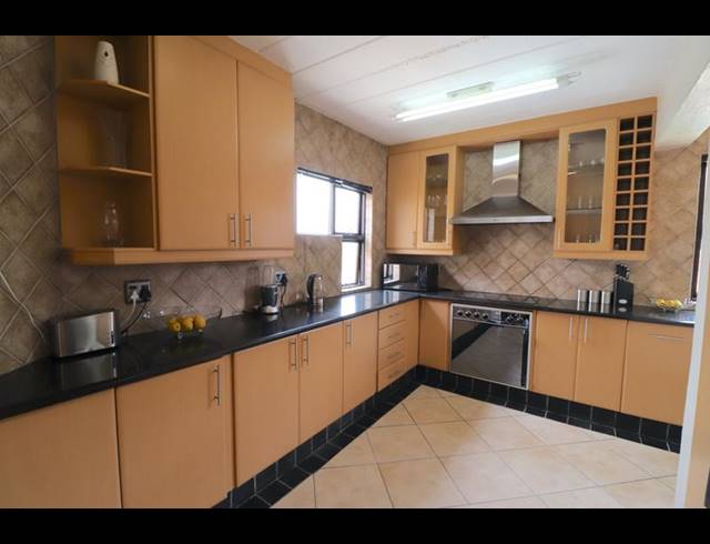 2 BEDROOM TOWNHOUSE FOR SALE IN MAGALIESSIG